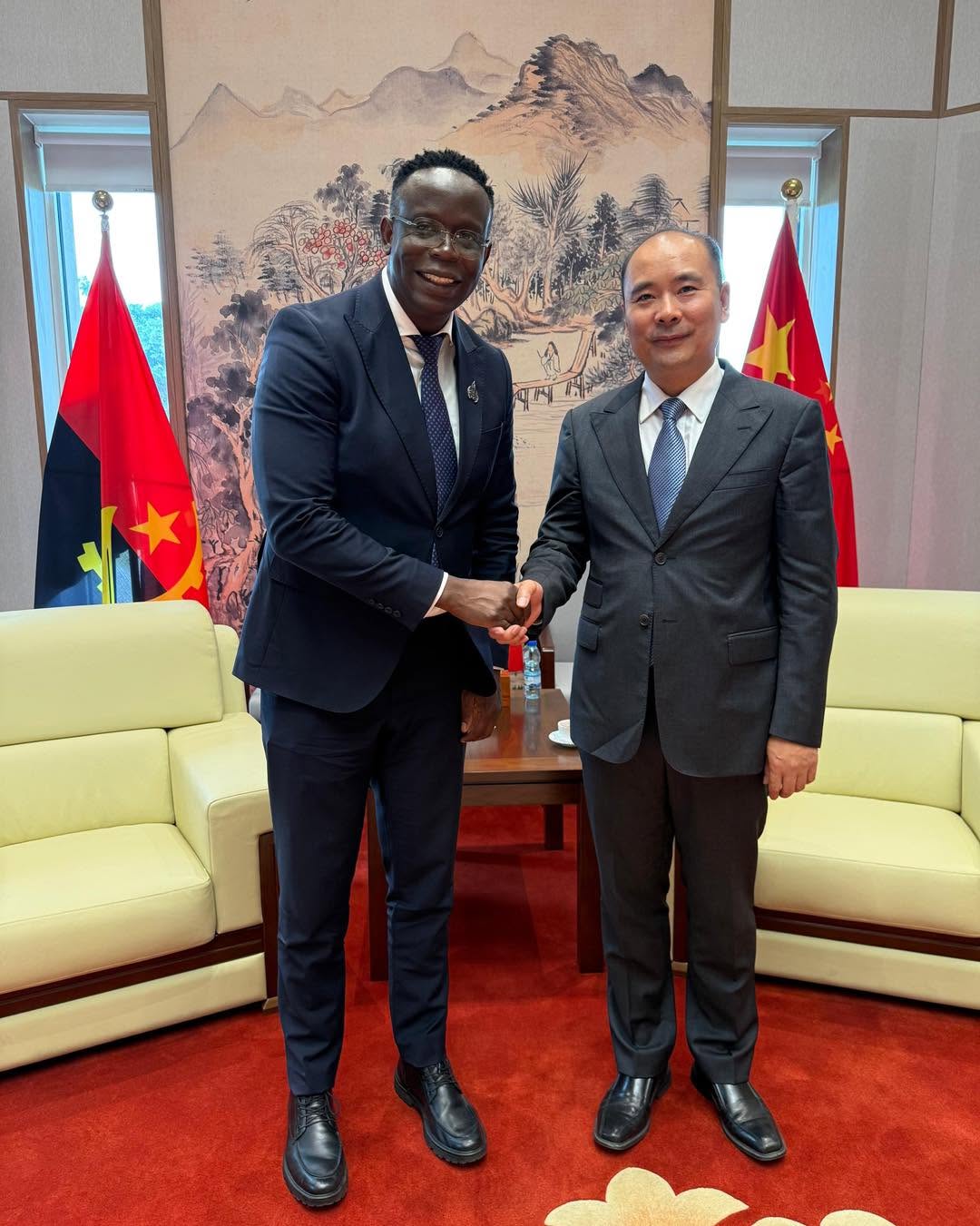 Reunião com Sua Excelência o Senhor Embaixador da República Popular da China em Angola